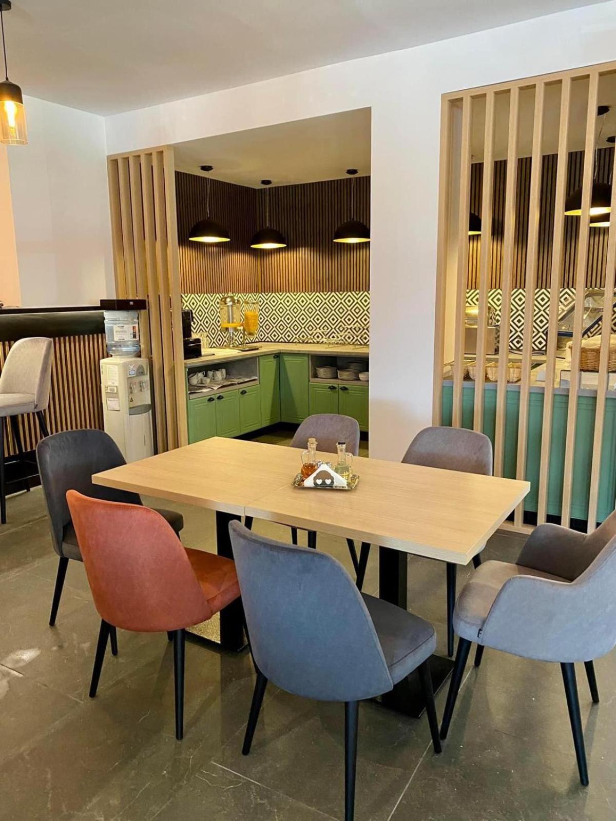 Hotel Bulevard Făgăraş Kültér fotó