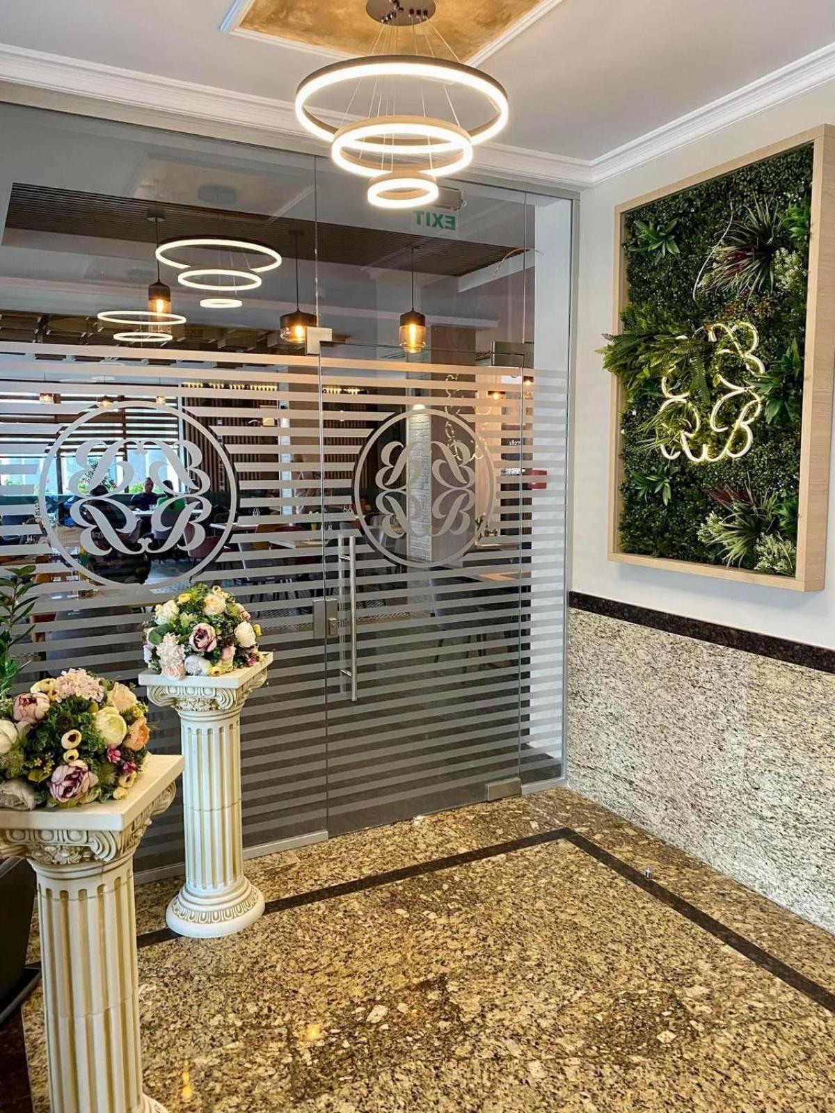 Hotel Bulevard Făgăraş Kültér fotó